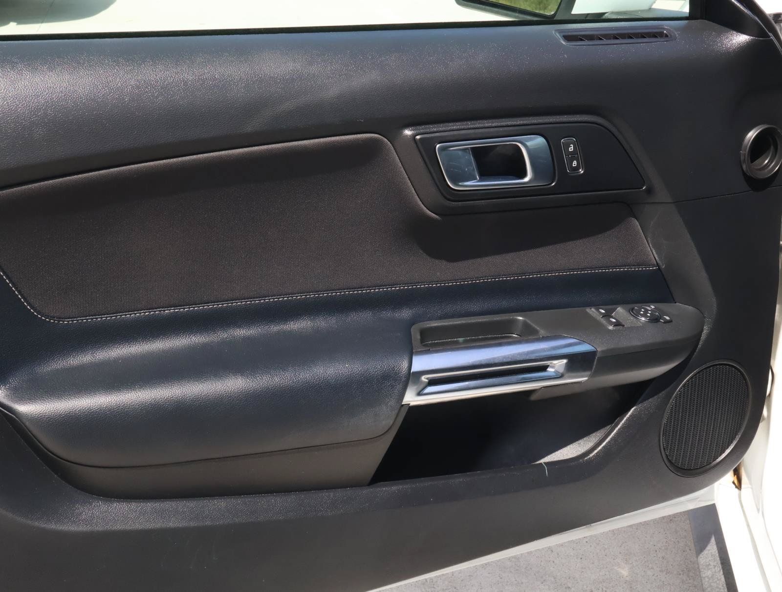 Used 2020 Ford Mustang Coupe RWD image 12
