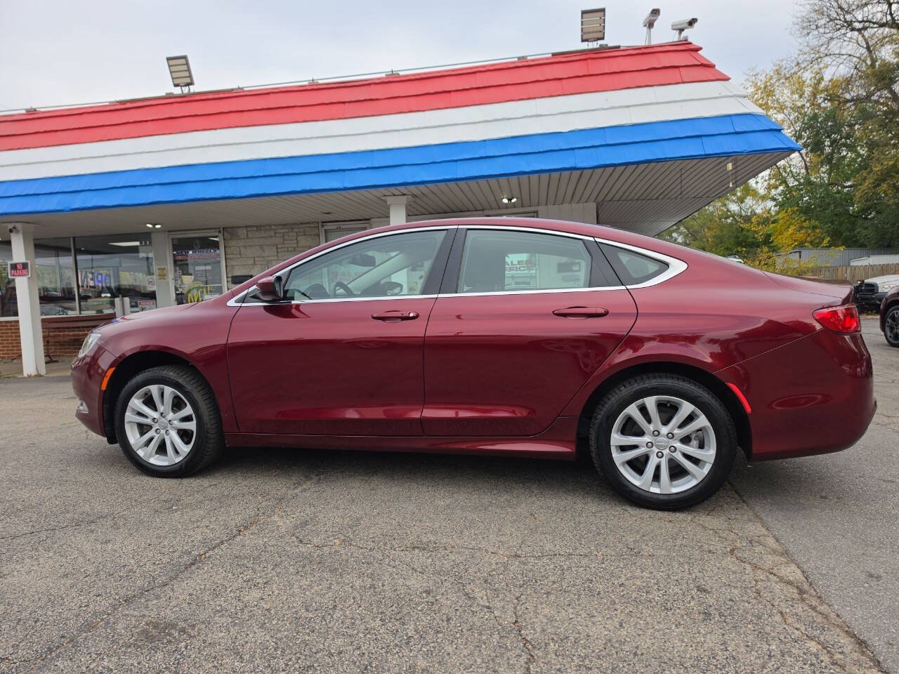 Used 2015 Chrysler 200 Limited w/ Convenience Group FWD image 3