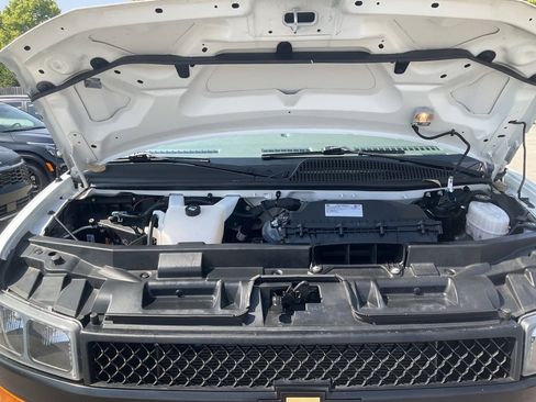 Used 2022 Chevrolet Express 2500 w/ Driver Convenience Package image 8