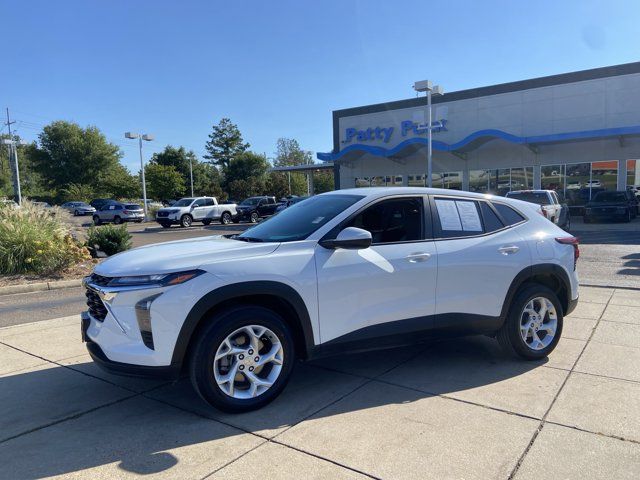 Used 2025 Chevrolet Trax LS w/ LS Convenience Package FWD image 6