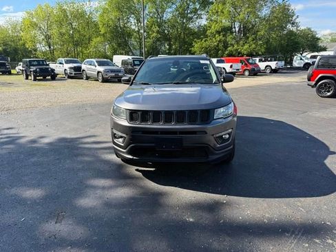 Used 2019 Jeep Compass Latitude AWD/4WD image 2