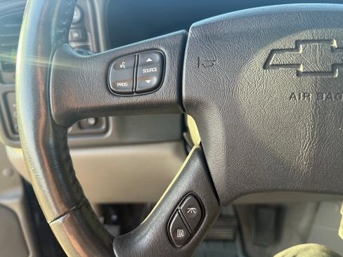Used 2005 Chevrolet Avalanche Z71 w/ Sun And Sound Package AWD/4WD image 18