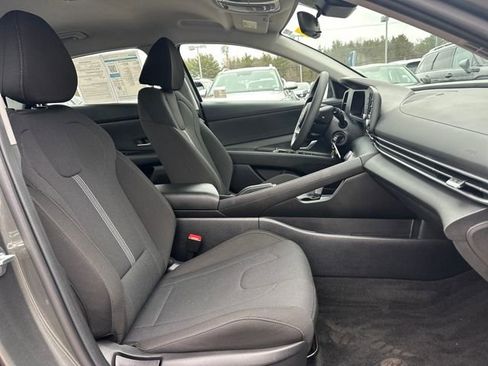 Certified 2024 Hyundai Elantra SE image 22