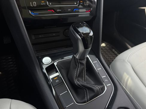 New 2025 Volkswagen Taos SE FWD image 20