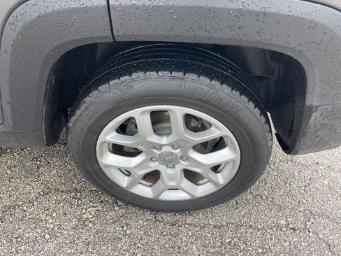 Used 2017 Jeep Renegade Latitude image 8