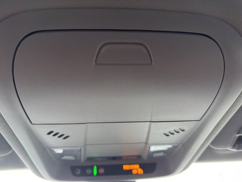 Used 2023 GMC Terrain SLE w/ Driver Convenience Package image 24