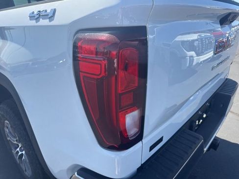 New 2026 GMC Sierra 1500 SLE w/ Preferred Package AWD/4WD image 17