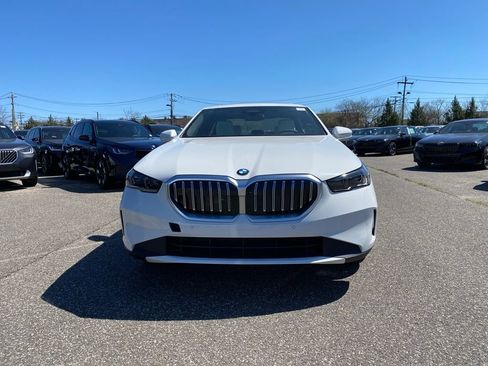 New 2026 BMW 530i xDrive w/ Premium Package AWD/4WD image 2