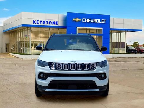 Used 2025 Jeep Compass Limited AWD/4WD image 2