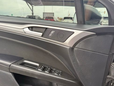 Used 2020 Ford Fusion SE image 20