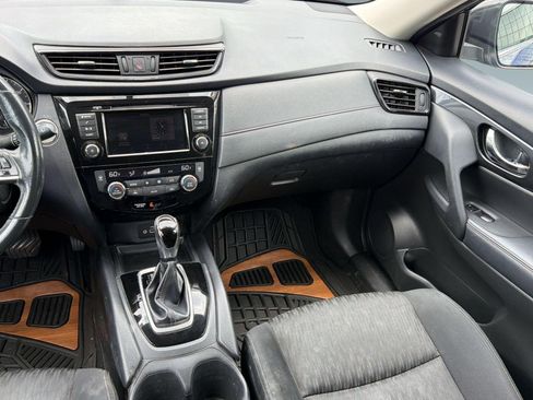 Used 2018 Nissan Rogue SV AWD/4WD image 25