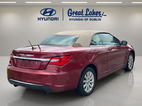 Used 2011 Chrysler 200 Touring FWD image 4