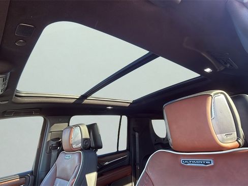 Used 2024 GMC Yukon XL Denali Ultimate image 10