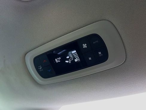 Used 2022 Chrysler Pacifica Touring-L image 25