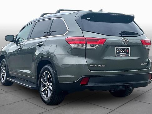Used 2018 Toyota Highlander XLE AWD/4WD image 11
