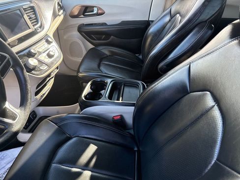 Used 2021 Chrysler Voyager Lxi image 18