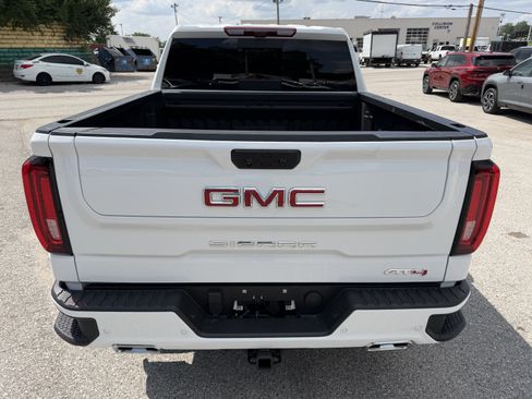 Used 2025 GMC Sierra 1500 AT4 w/ AT4 Premium Package AWD/4WD image 6