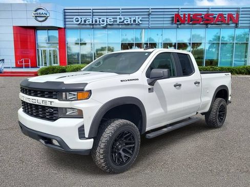 Used 2020 Chevrolet Silverado 1500 Custom w/ Custom Value Package AWD/4WD image 4