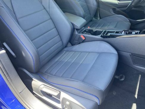 Used 2024 Volkswagen Golf R AWD/4WD image 9