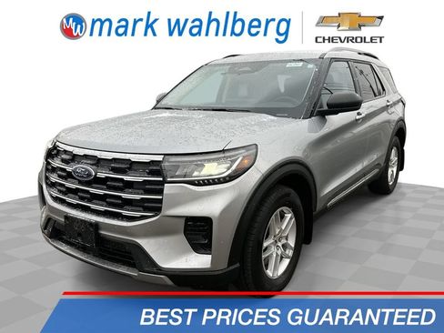 Used 2025 Ford Explorer Active AWD/4WD image 1