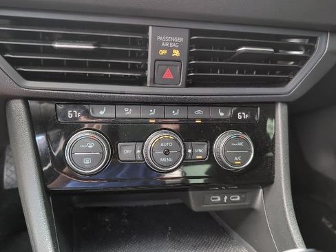 Used 2024 Volkswagen Jetta SE FWD image 19