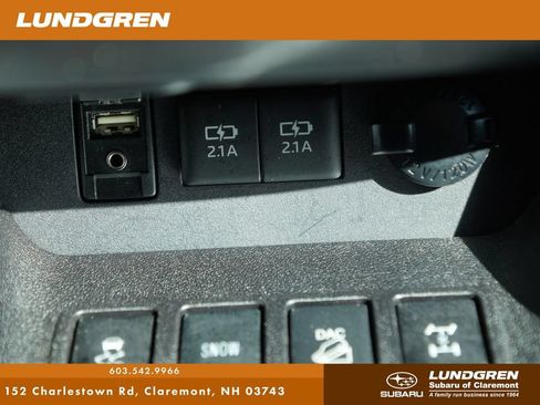 Used 2018 Toyota Highlander XLE w/ Carpet Mat Package (TMS) AWD/4WD image 23