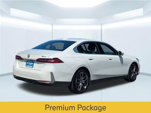 Used 2026 BMW 530i RWD image 6