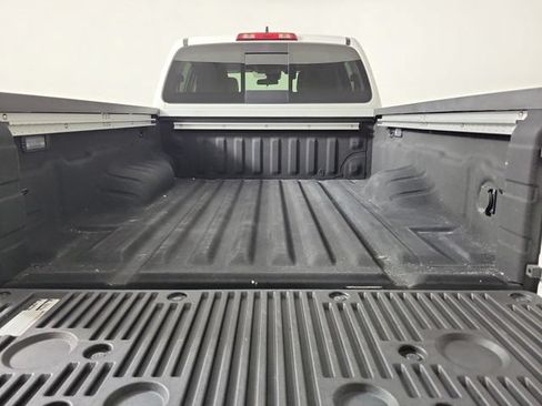 Used 2024 Nissan Frontier SV RWD image 10