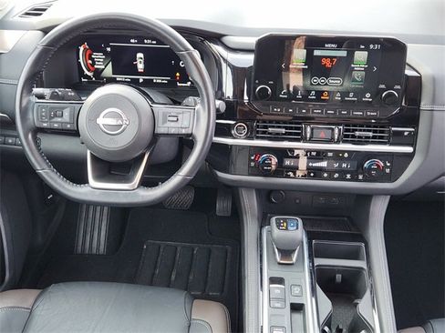 Used 2024 Nissan Pathfinder Platinum image 27