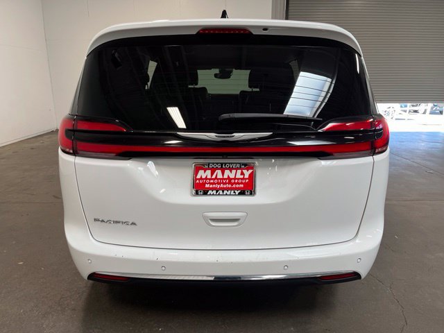 Used 2025 Chrysler Pacifica Select FWD image 3