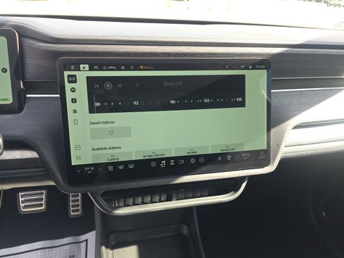 Used 2024 Rivian R1S Adventure AWD/4WD image 17
