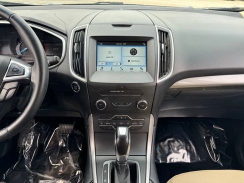 Used 2018 Ford Edge SEL w/ Equipment Group 201A AWD/4WD image 2