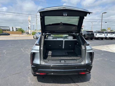 Used 2024 Cadillac Lyriq Sport image 10