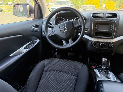 Used 2017 Dodge Journey SE w/ Flexible Seating Group FWD image 12