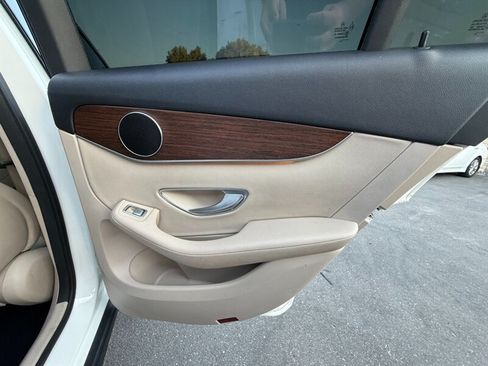 Used 2022 Mercedes-Benz GLC 300 4MATIC w/ Premium Package Lite image 34