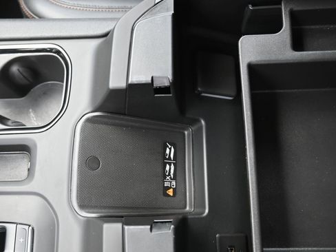 Used 2024 GMC Sierra 1500 AT4 w/ Technology Package image 21