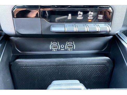 Certified 2025 RAM 1500 Big Horn AWD/4WD image 32