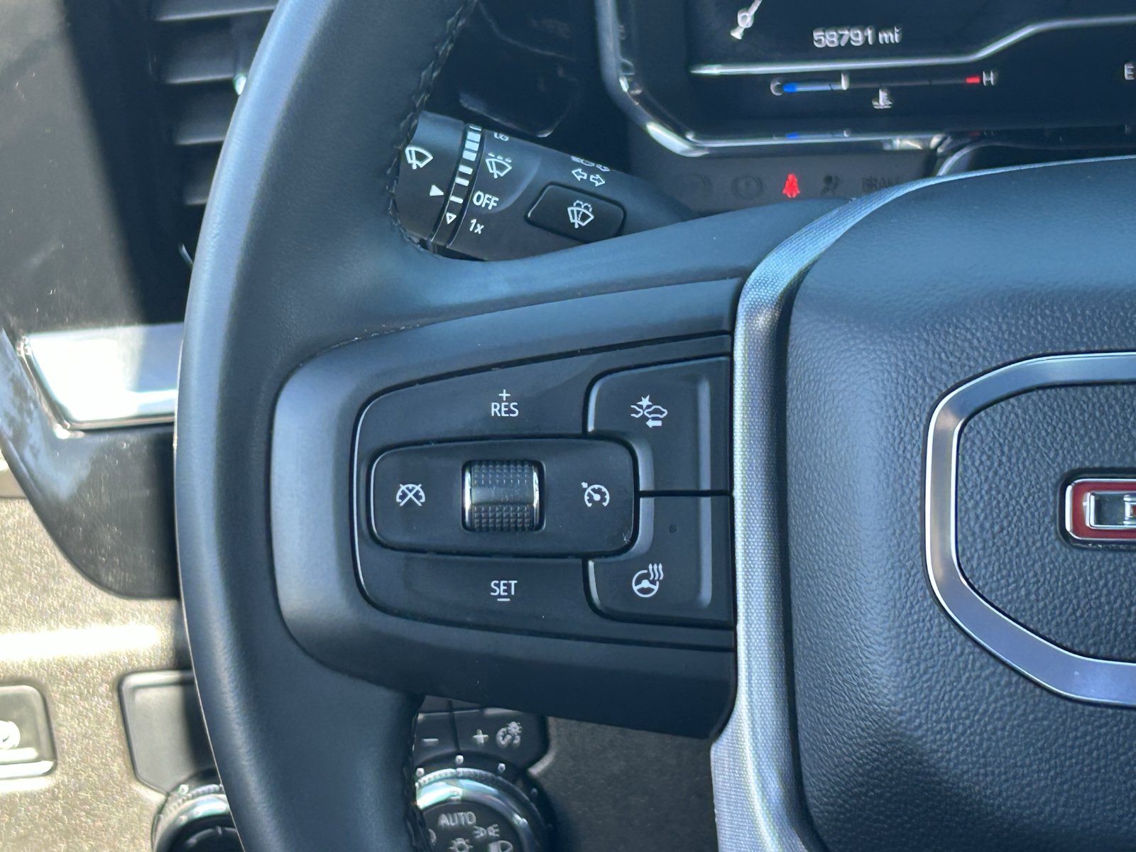 Certified 2025 GMC Sierra 1500 SLT RWD image 23