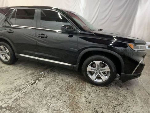 Used 2025 Honda Pilot EX-L image 3