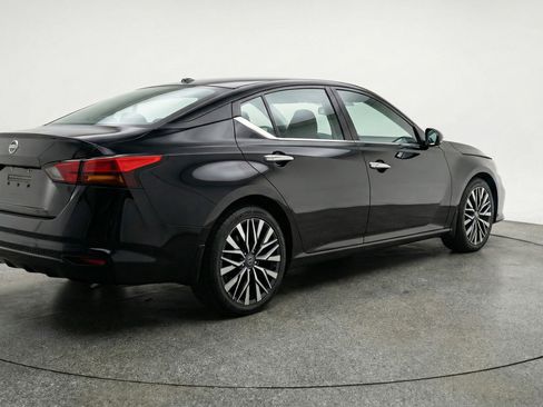 Used 2025 Nissan Altima 2.5 SV image 6