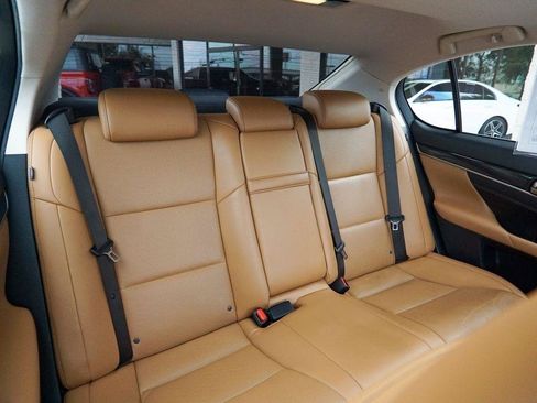 Used 2016 Lexus GS 200t w/ Premium Package RWD image 31