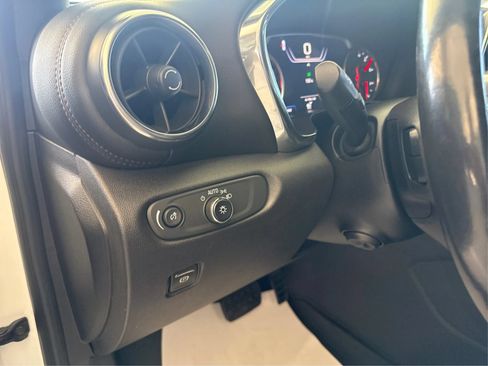 Used 2019 Chevrolet Blazer Premier w/ Sun and Wheels Package FWD image 18