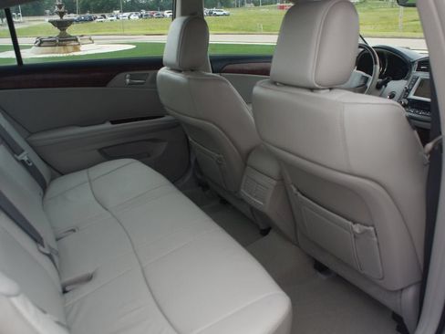 Used 2012 Toyota Avalon Limited FWD image 16