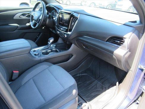 Used 2022 Chevrolet Traverse LT FWD image 11