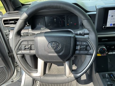 Used 2024 Toyota Tacoma SR5 AWD/4WD image 18