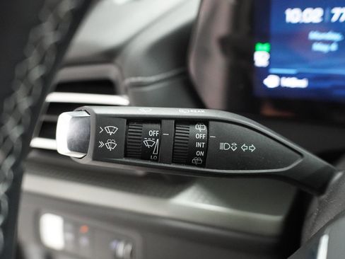 Used 2024 Chevrolet Traverse LT FWD image 24