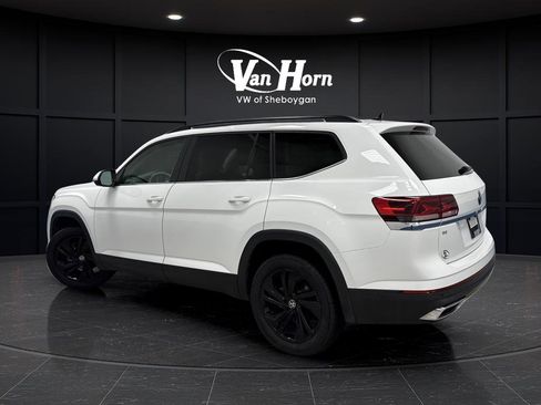 Used 2022 Volkswagen Atlas SE w/ Black Wheel Package image 3