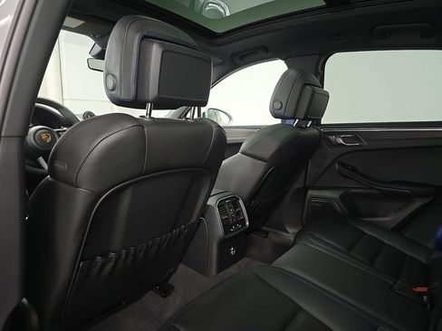 Certified 2026 Porsche Macan GTS AWD/4WD image 28
