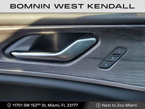 Used 2025 Jeep Grand Cherokee Limited w/ Black Appearance Package image 29