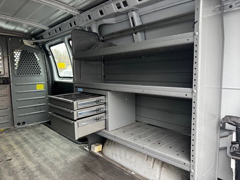 Used 2017 Chevrolet Express 2500 image 17